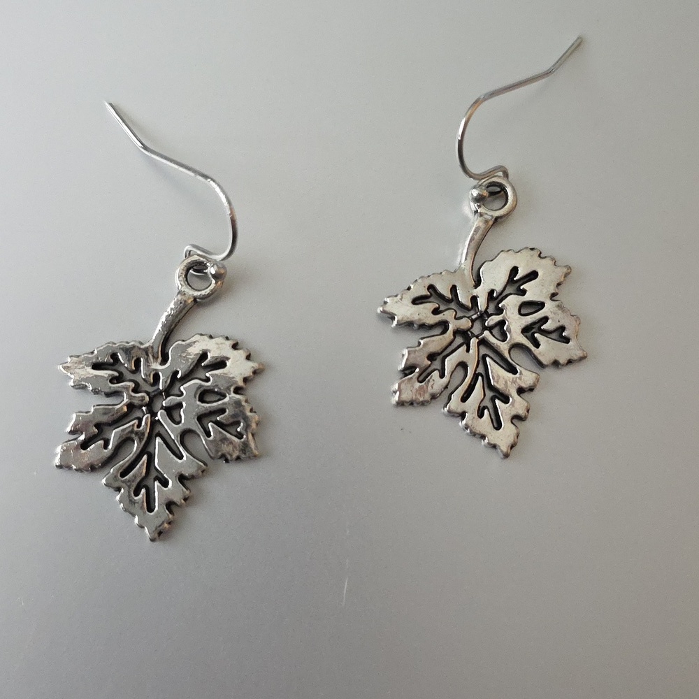 925S post Maple Leaf Earrings Tibeten Alloy Shiny Silver